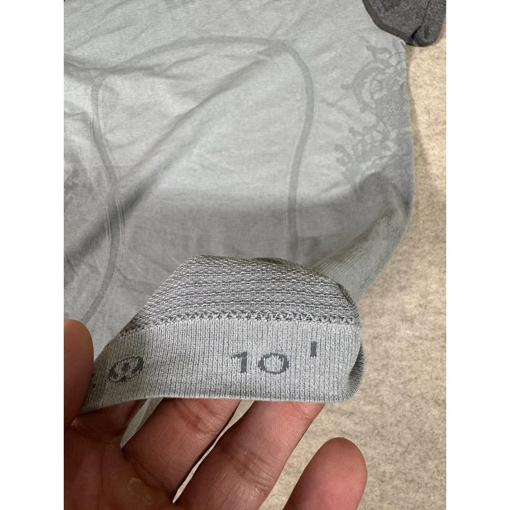 Lululemon Swiftly Tech Shirt Womens 10 Gray Floral Short Sleeve Yoga Athletic